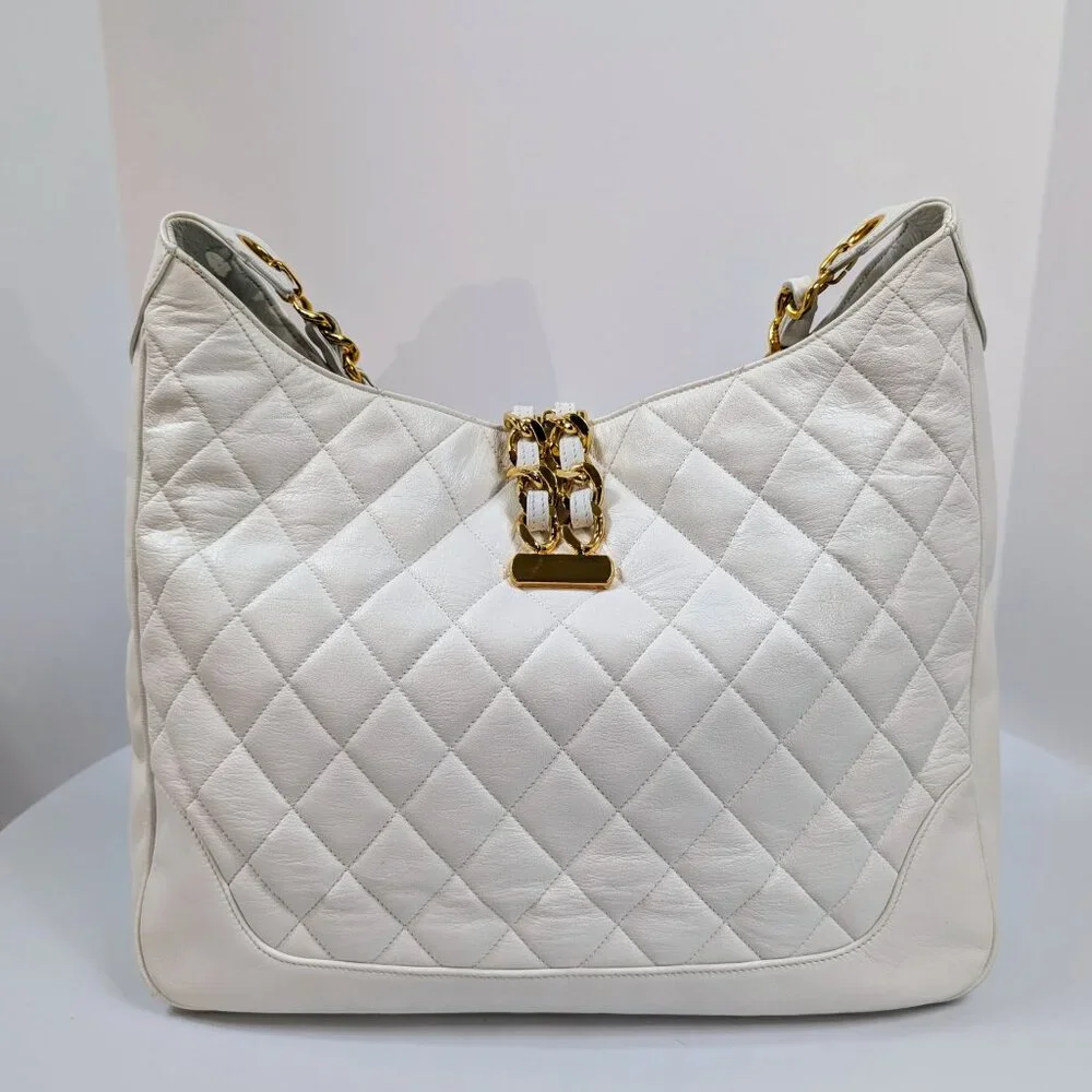 Chanel Rare Vintage White Quilted Lambskin Large Hobo Tote 24k GHW - Picture 4 of 16